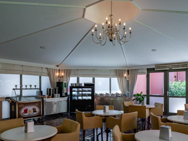 Palmeras Beach Hotel