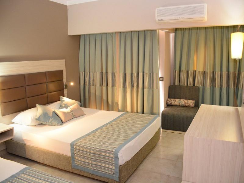 Palmeras Beach Hotel