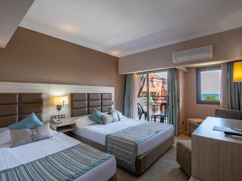 Palmeras Beach Hotel
