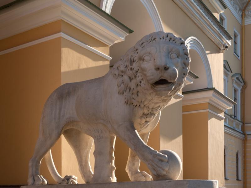 Four Seasons Hotel Lion Palace