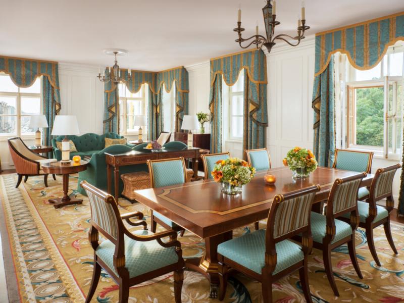 Four Seasons Hotel Lion Palace