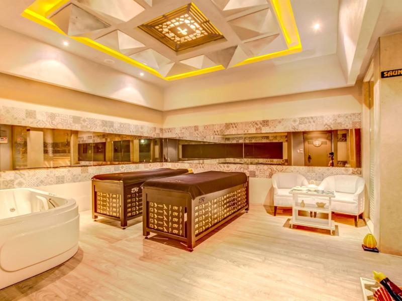 AMC Royal Hotel & Spa