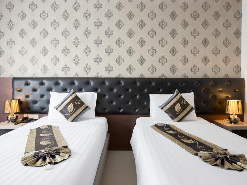 Hemingways Silk Hotel