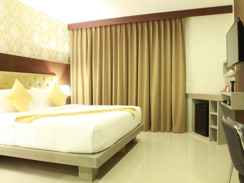 Hemingways Silk Hotel