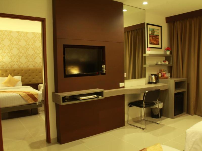 Hemingways Silk Hotel