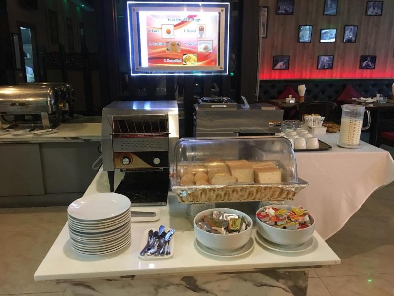 Hemingways Silk Hotel