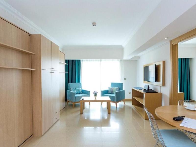 Aurasia Deluxe Hotel