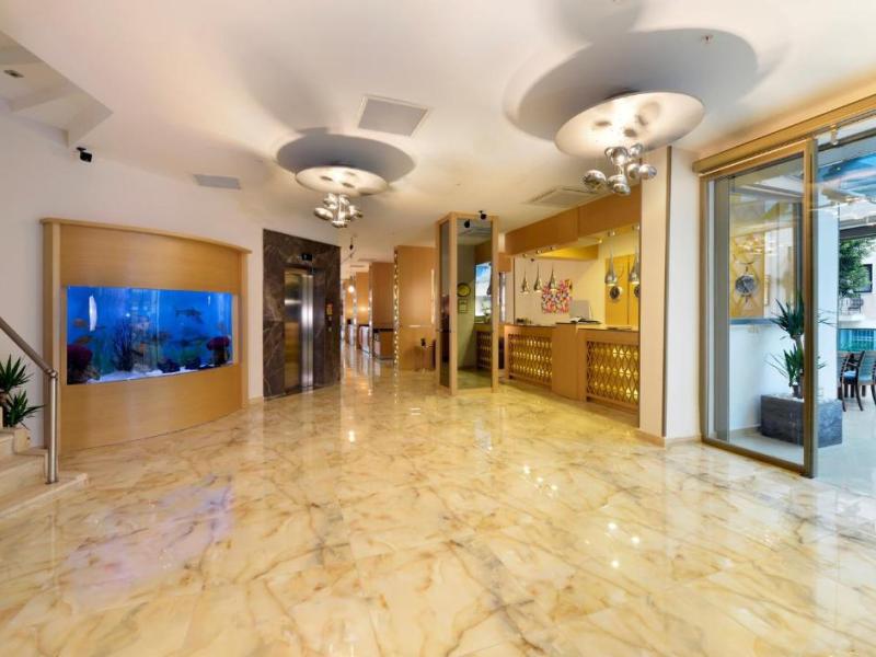 Aurasia Deluxe Hotel