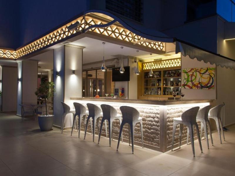 Aurasia Deluxe Hotel