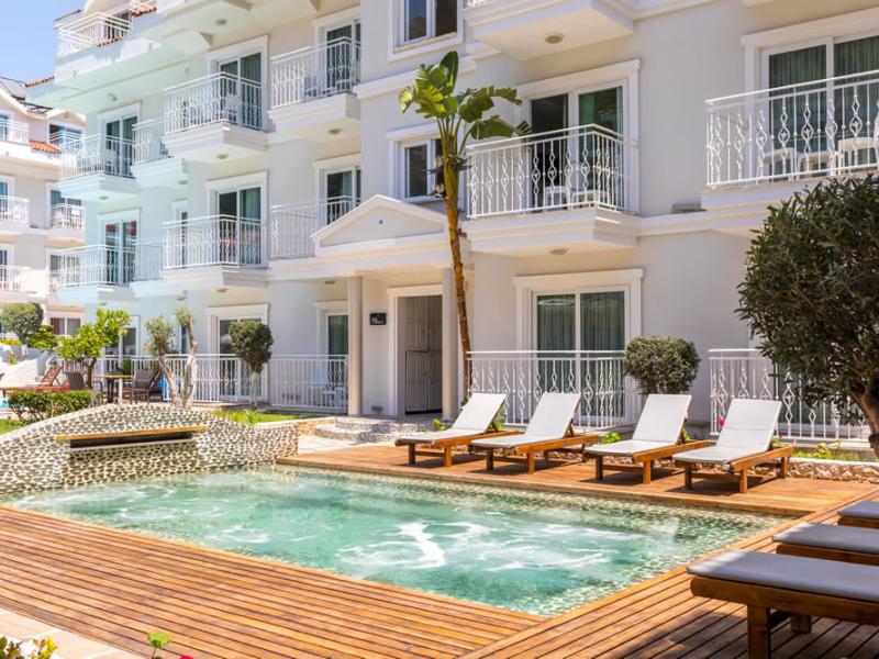 Montebello Deluxe Hotel