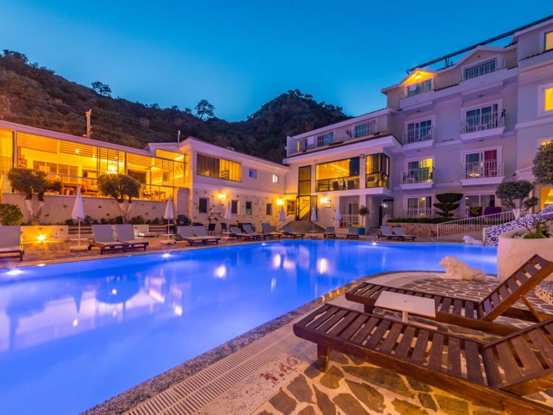 Montebello Deluxe Hotel