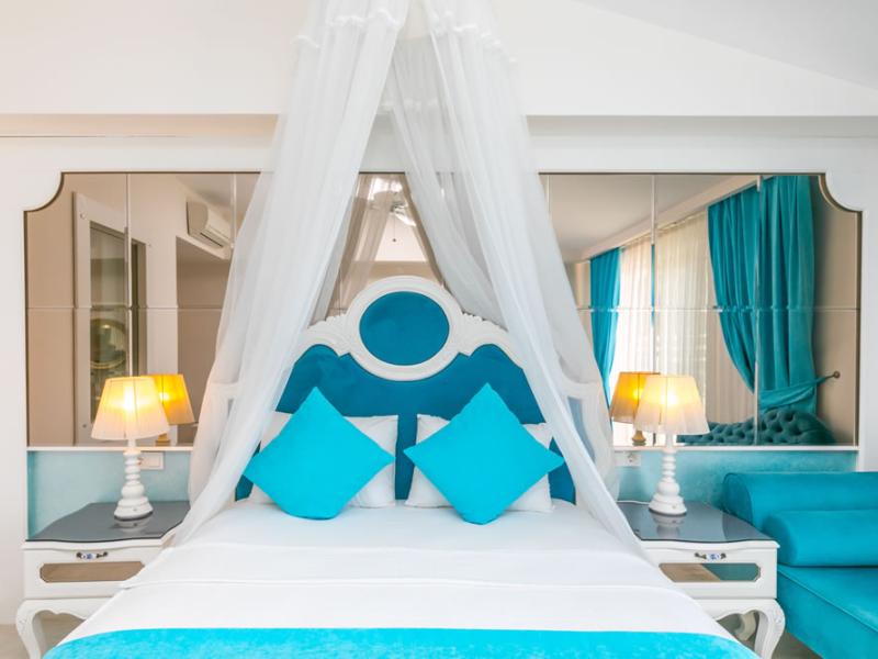 Montebello Deluxe Hotel