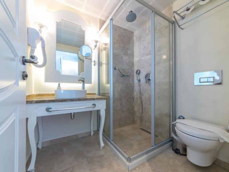 Montebello Deluxe Hotel