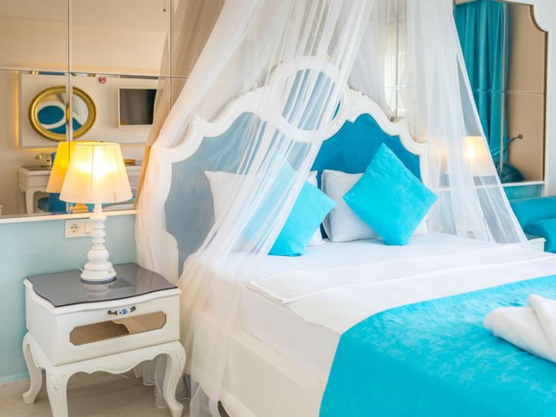 Montebello Deluxe Hotel