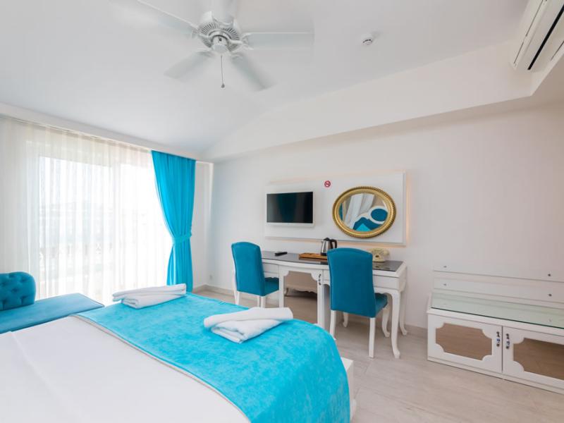 Montebello Deluxe Hotel