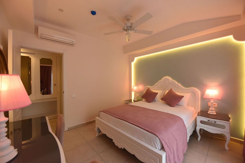 Montebello Deluxe Hotel