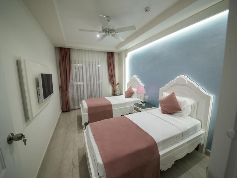 Montebello Deluxe Hotel