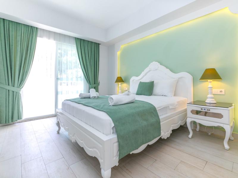 Montebello Deluxe Hotel