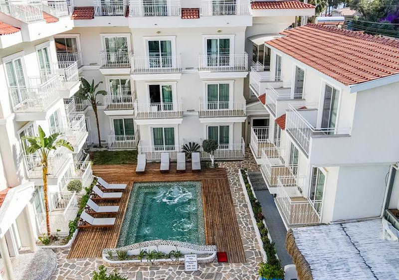 Montebello Deluxe Hotel