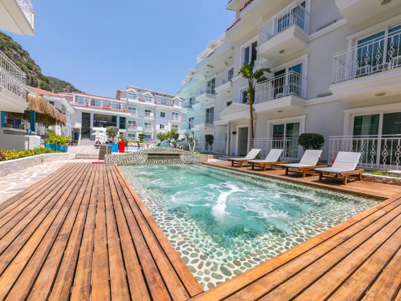 Montebello Deluxe Hotel