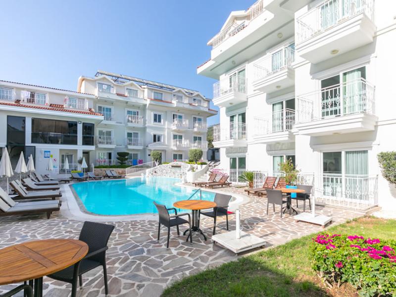 Montebello Deluxe Hotel