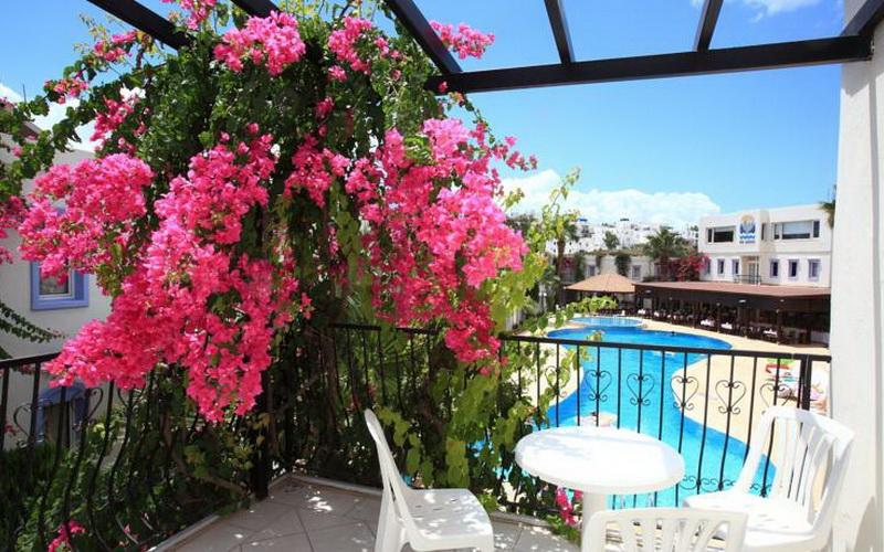 Club Paloma Apartments