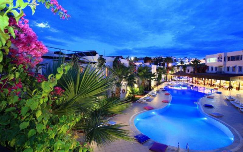 Club Paloma Apartments