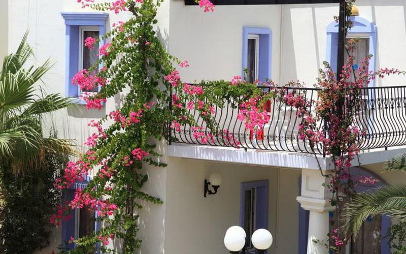 Club Paloma Apartments