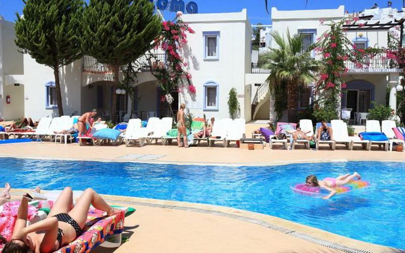 Club Paloma Apartments