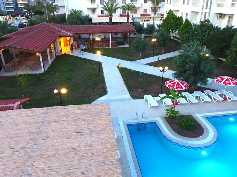 MidPoint Club & Suites Hotel