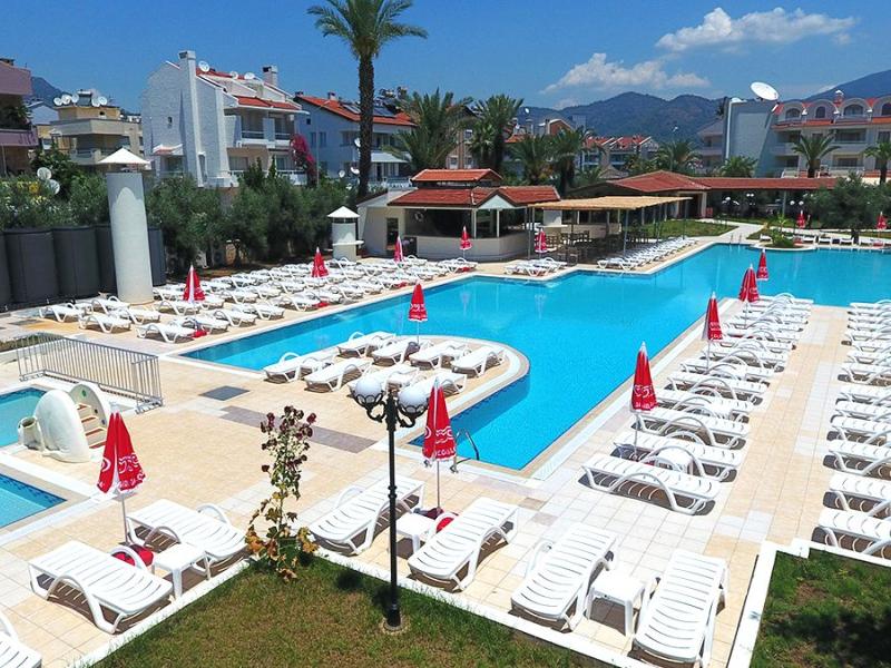 MidPoint Club & Suites Hotel