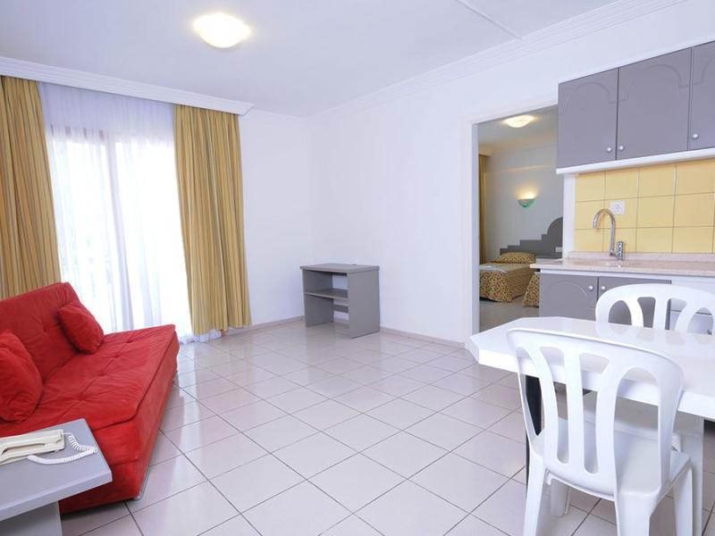 MidPoint Club & Suites Hotel