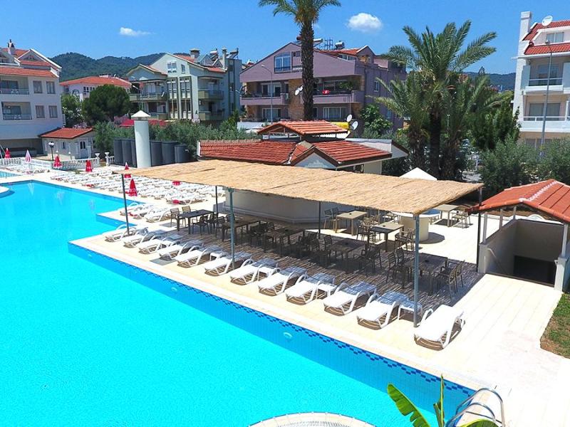 MidPoint Club & Suites Hotel