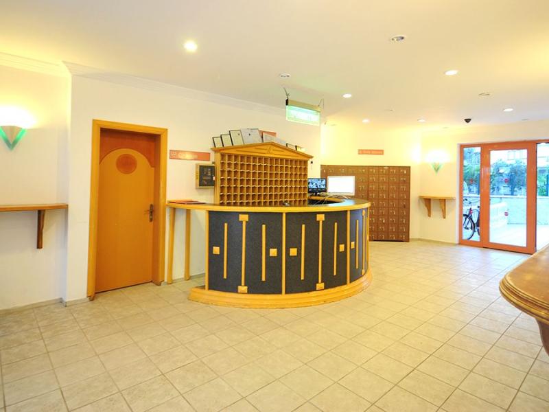 MidPoint Club & Suites Hotel