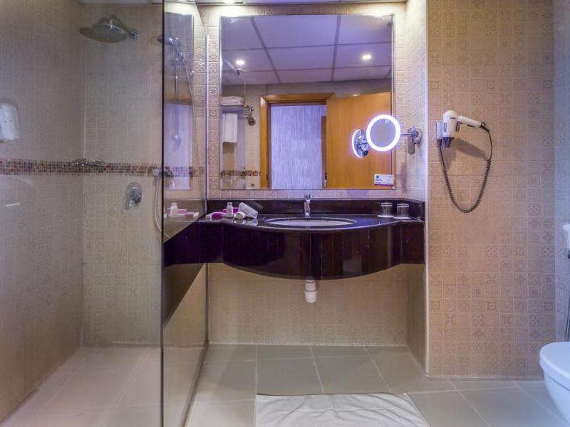 Al Safir Hotel & Tower