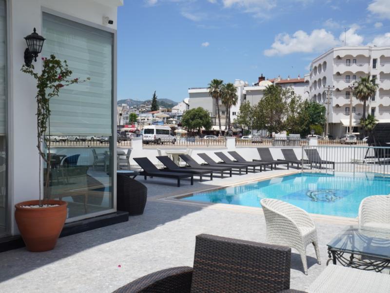 Aurasia Sea Side Hotel