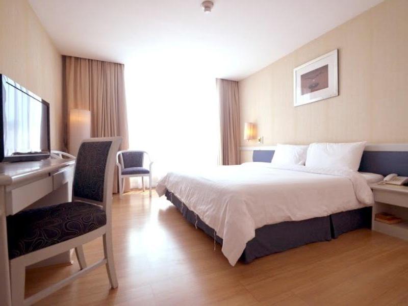 The City Hotel Sriracha