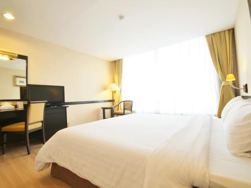 The City Hotel Sriracha