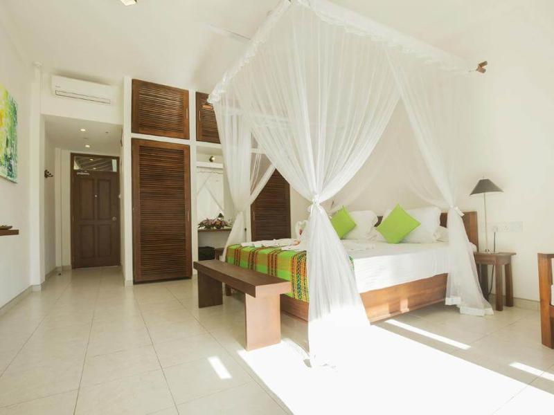 Rockside Beach Resort