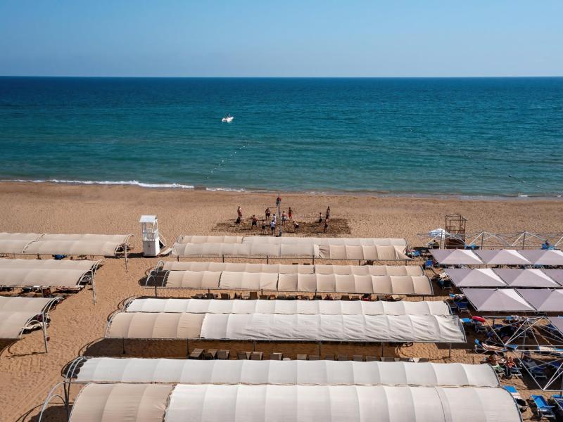 Q Ella Beach Side