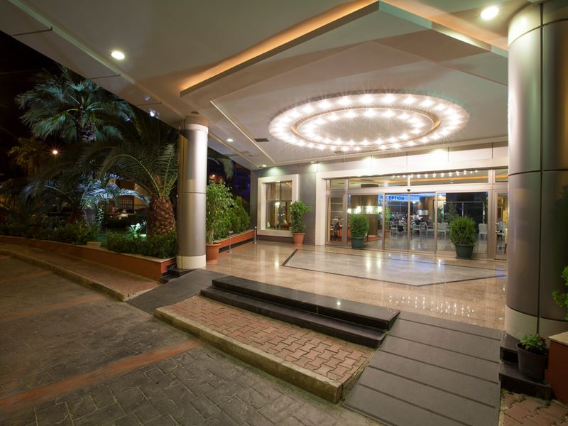 Club Side Coast Hotel