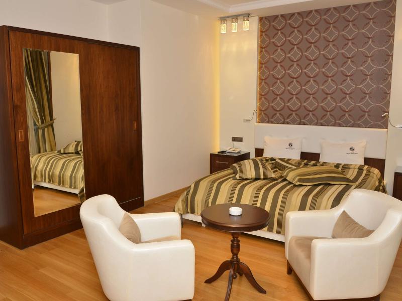 Deluxe Hotel & Spa