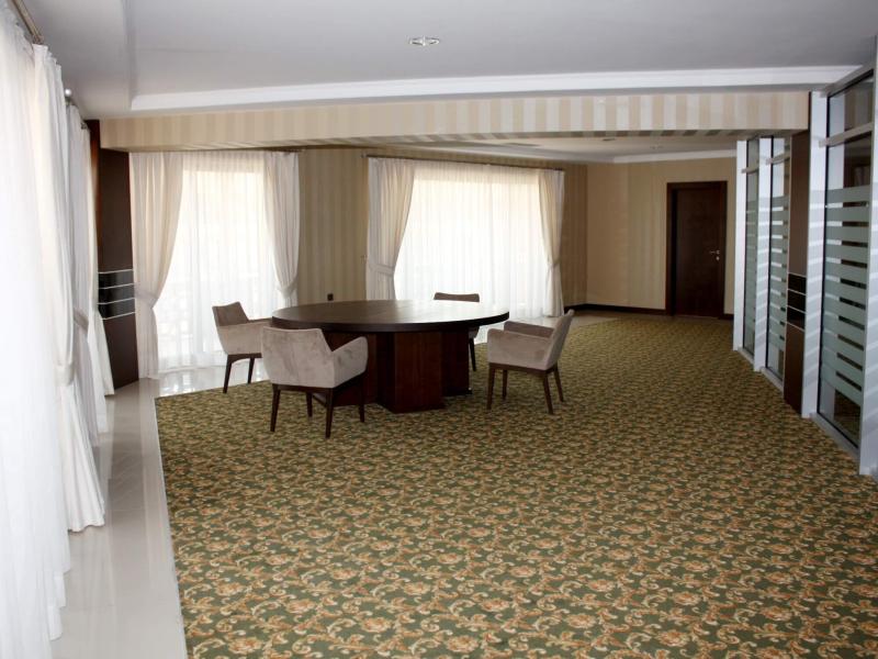 Deluxe Hotel & Spa