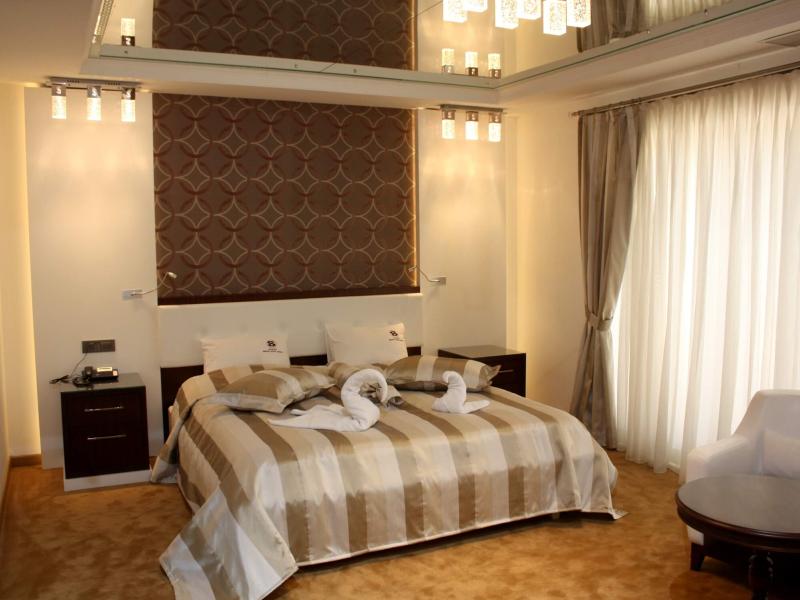 Deluxe Hotel & Spa