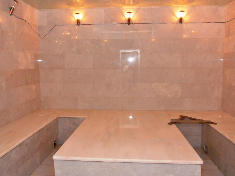 Deluxe Hotel & Spa