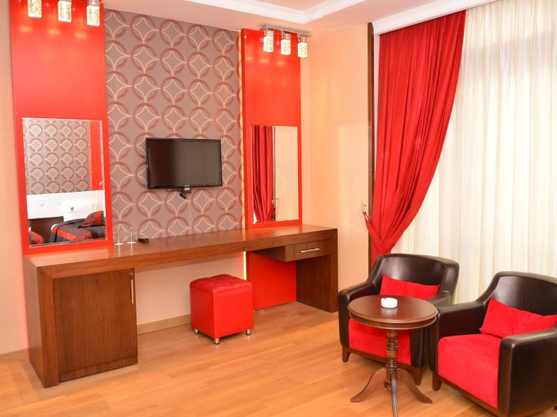 Deluxe Hotel & Spa