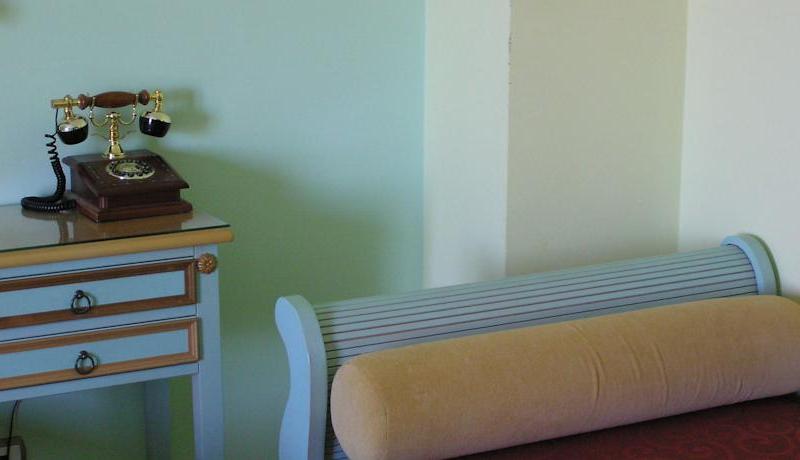 Hotel Ampelonas 
