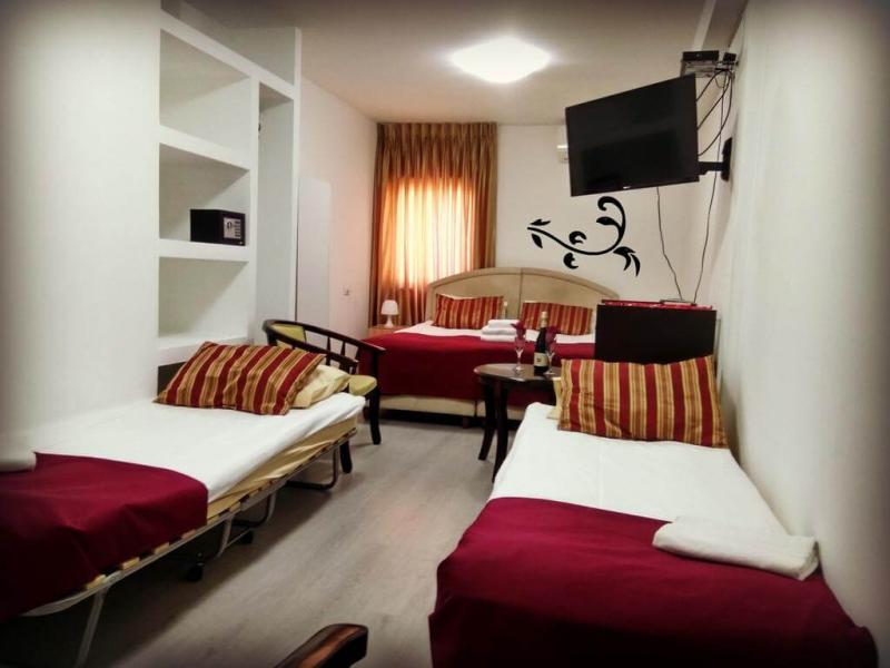 Elis Hotel