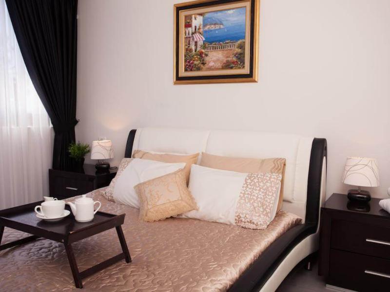Elis Hotel