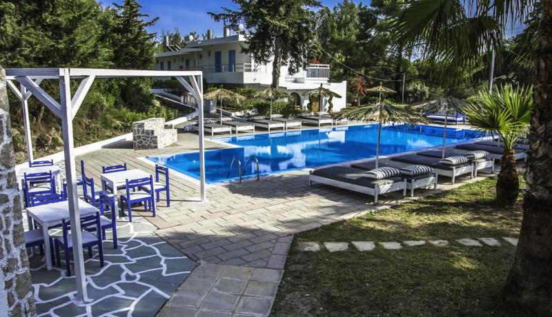 Pine Trees Art Hotel